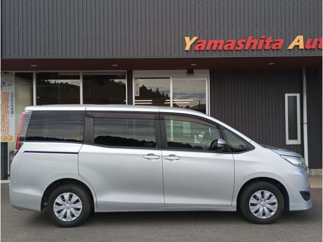 Toyota Noah 4