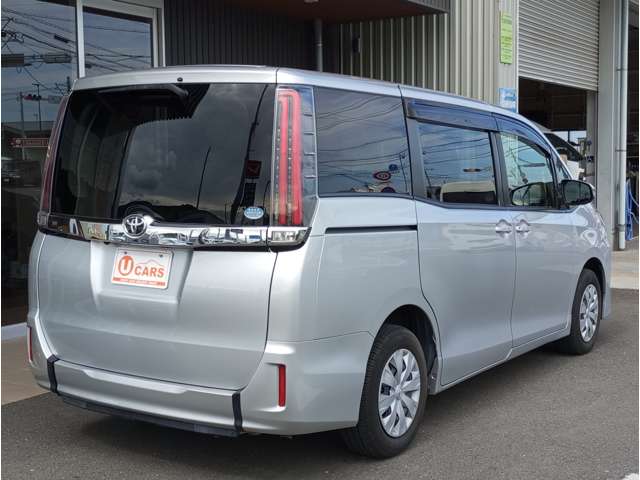 Toyota Noah 5