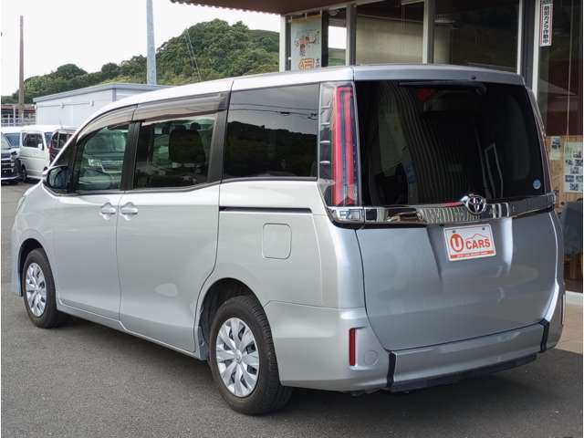 Toyota Noah 7