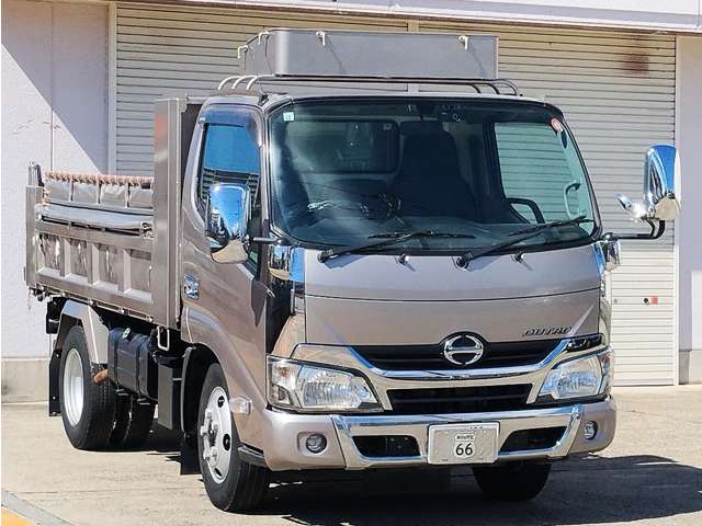 Hino Dutro 3