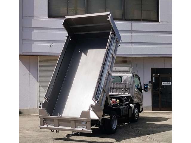 Hino Dutro 4