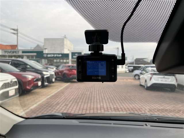 Toyota Sienta 4