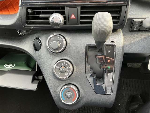 Toyota Sienta 7