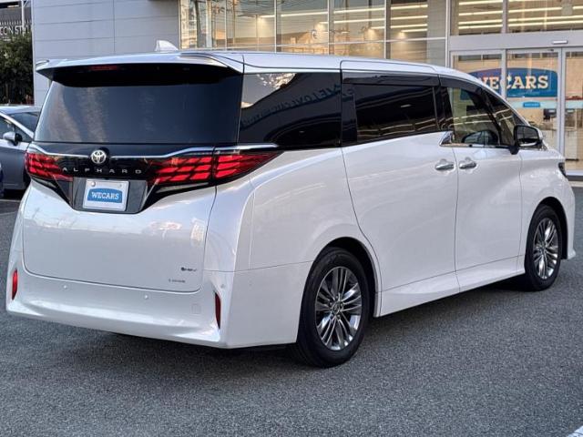 Toyota Alphard 6