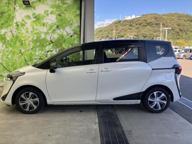 Toyota Sienta 5