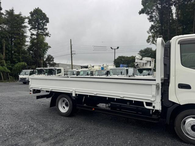 Hino Dutro 8