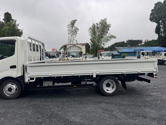 Hino Dutro 9