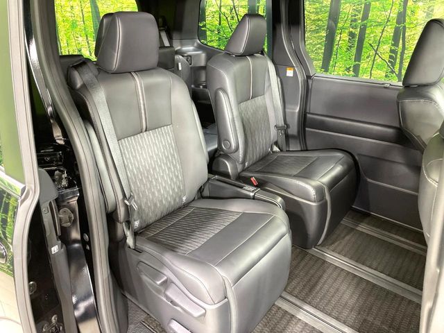 Toyota Noah 9