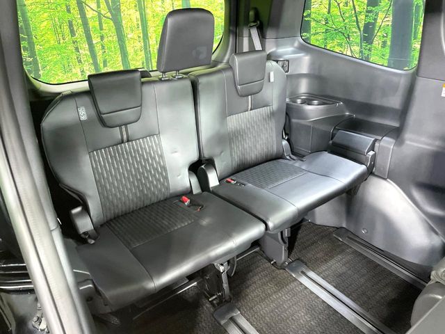 Toyota Noah 10