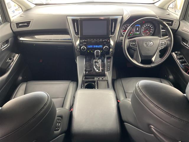 Toyota Vellfire 2