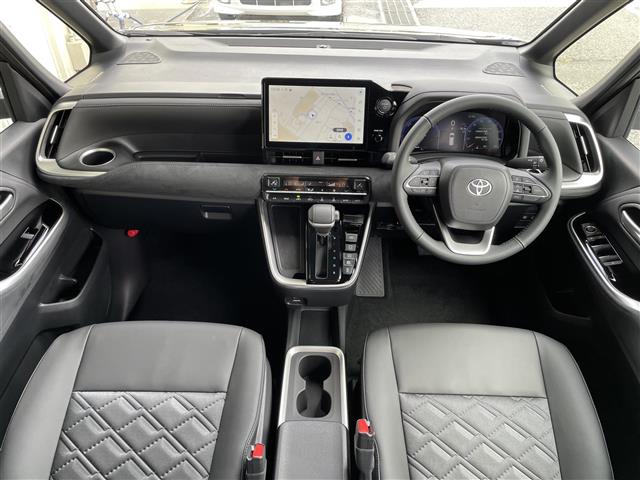Toyota Voxy 3