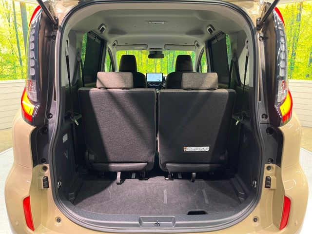 Toyota Sienta 11