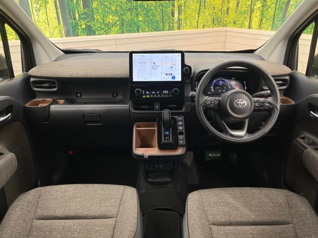 Toyota Sienta 2