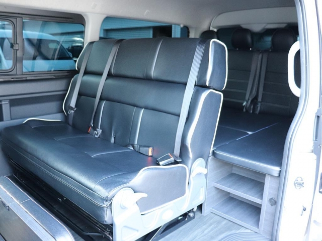 Toyota Hiace 2