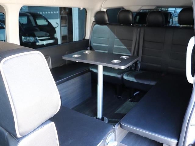 Toyota Hiace 5