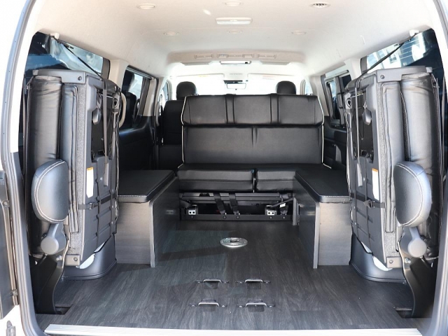 Toyota Hiace 6