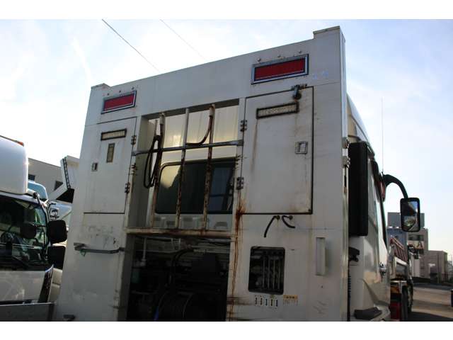 Mitsubishi Fuso Super Great 9