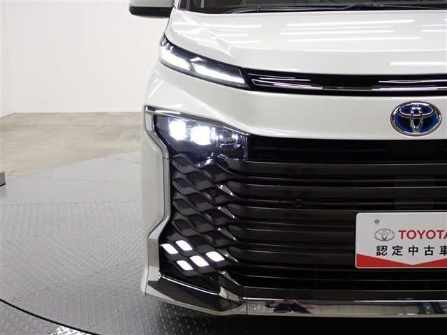 Toyota Voxy 11