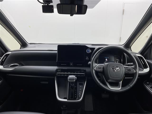 Toyota Noah 4