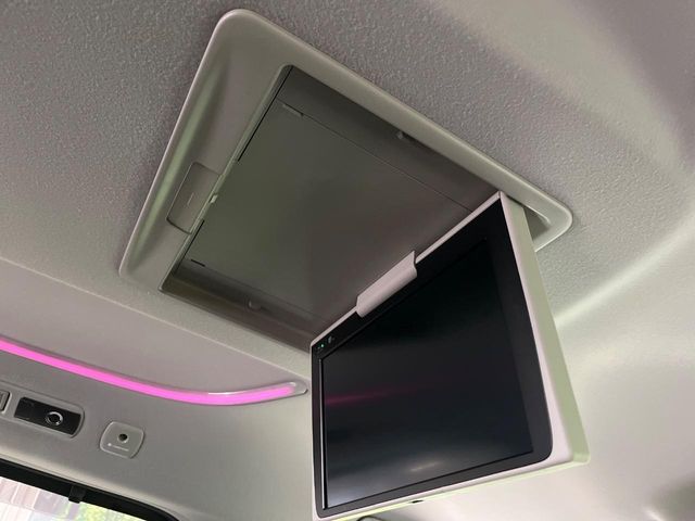 Toyota Alphard 4