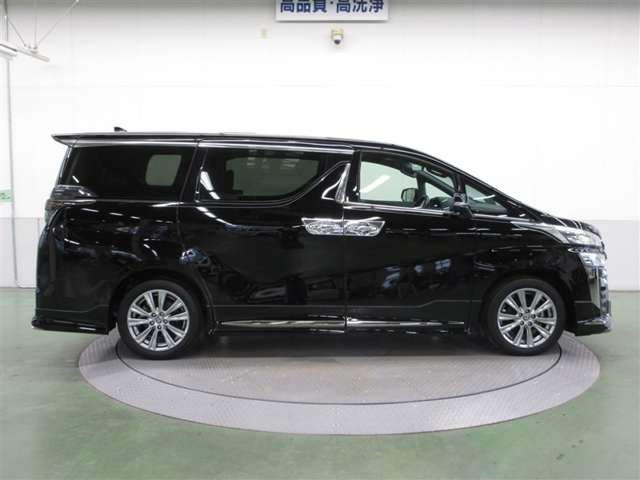 Toyota Vellfire 5