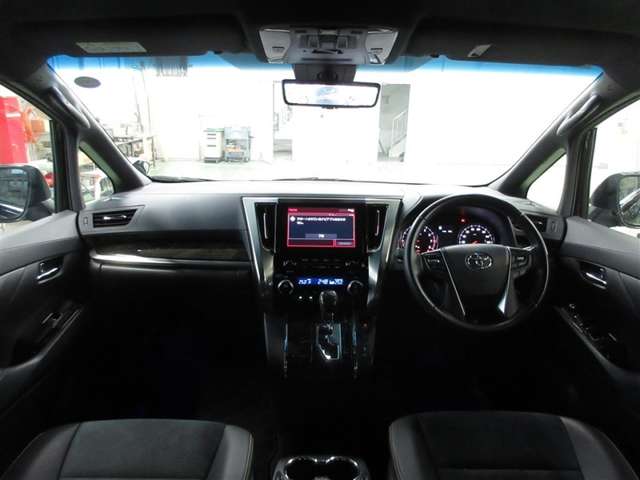 Toyota Vellfire 8