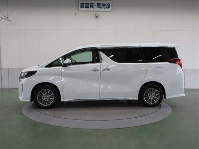 Toyota Alphard 4