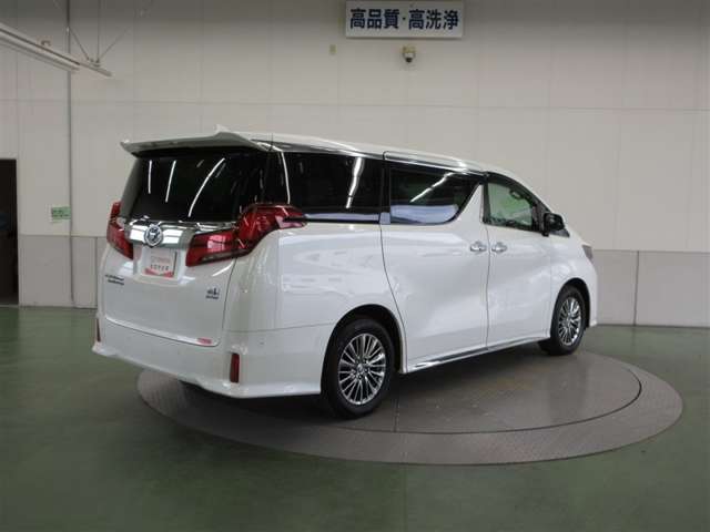Toyota Alphard 6