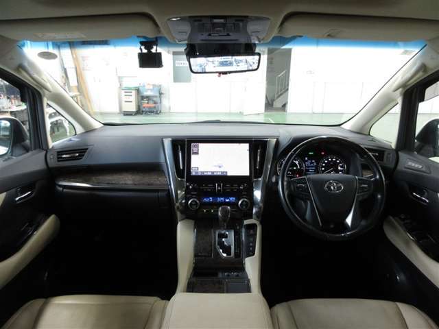 Toyota Alphard 8