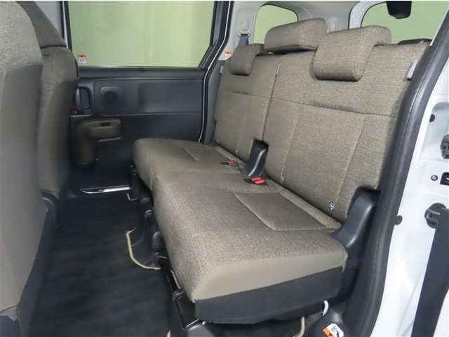 Toyota Sienta 11