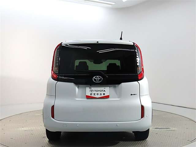 Toyota Sienta 2