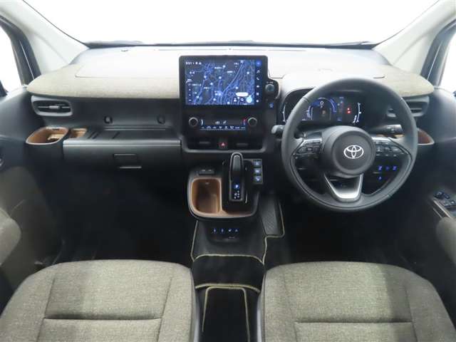 Toyota Sienta 3
