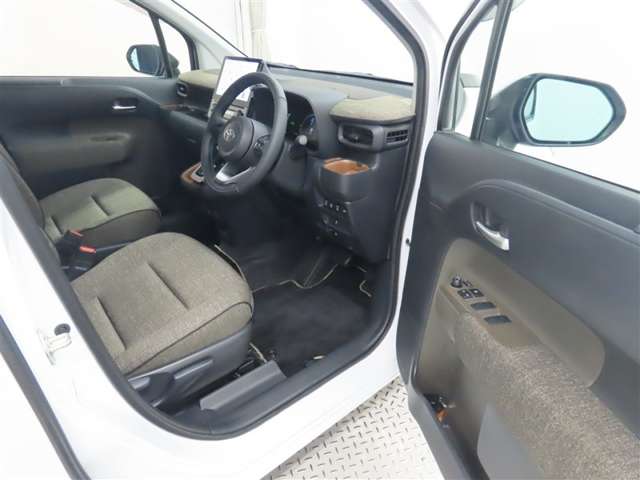 Toyota Sienta 8