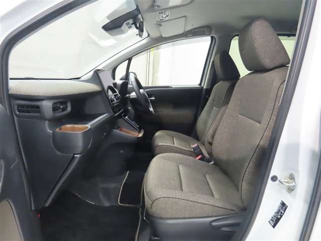 Toyota Sienta 10