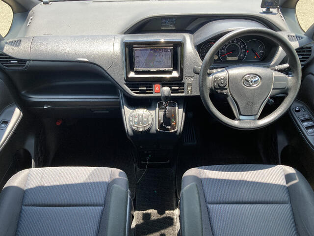 Toyota Noah 6