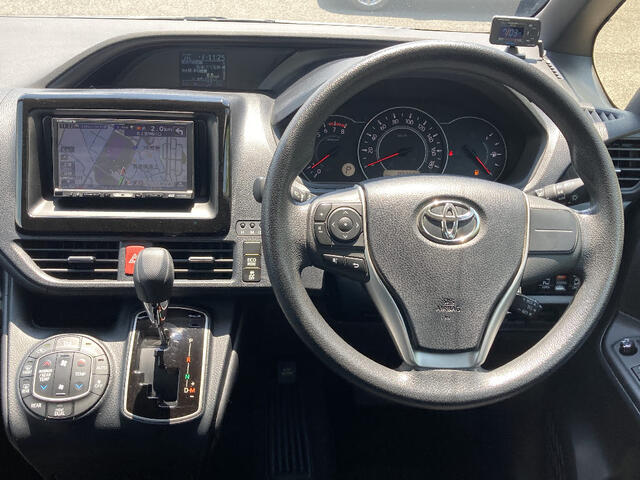 Toyota Noah 7