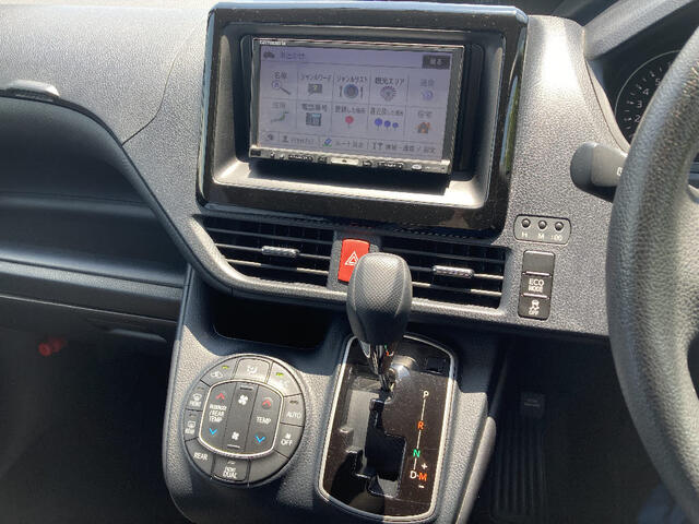 Toyota Noah 10