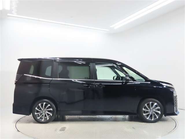 Toyota Voxy 6