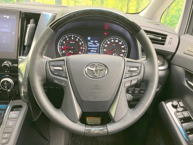 Toyota Alphard 12