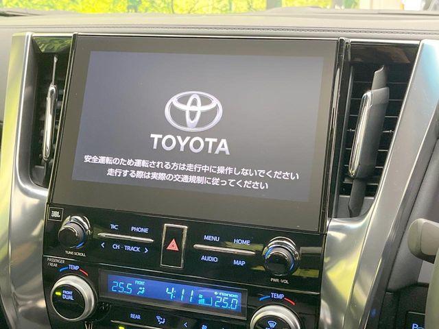 Toyota Alphard 4