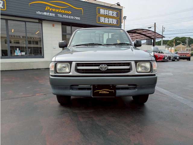 Toyota Hilux 2