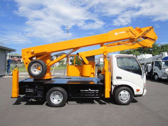 Hino Dutro 8