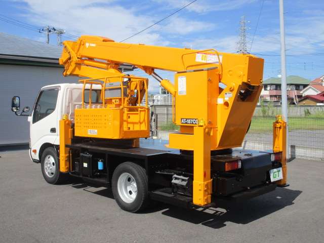 Hino Dutro 9