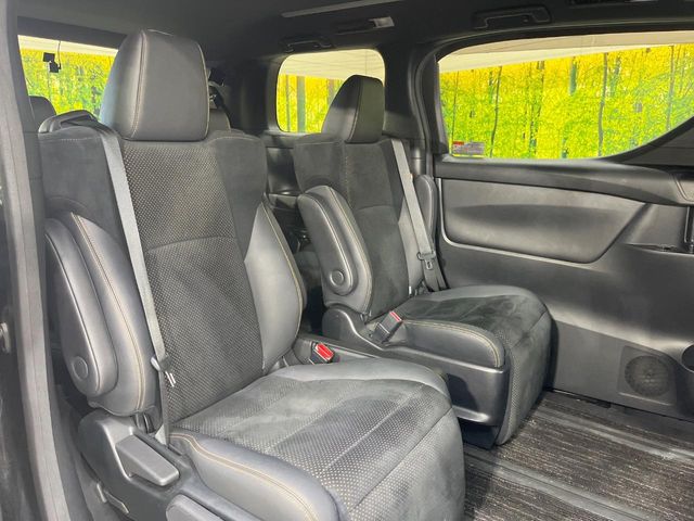 Toyota Vellfire 9