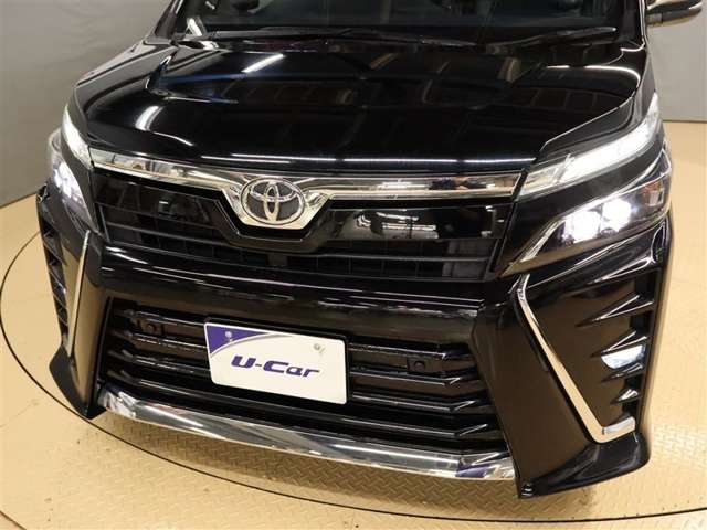 Toyota Voxy 11