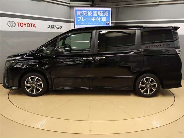 Toyota Voxy 3