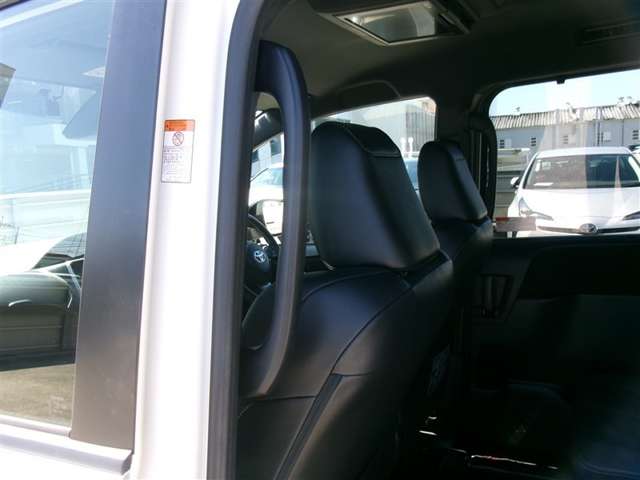 Toyota Voxy 12