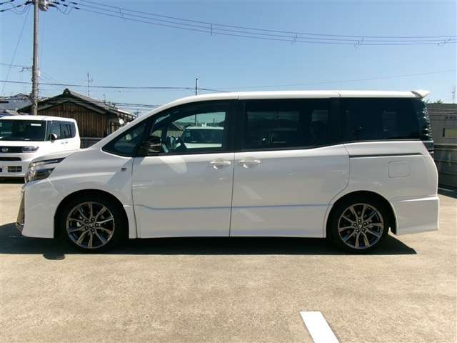 Toyota Voxy 2