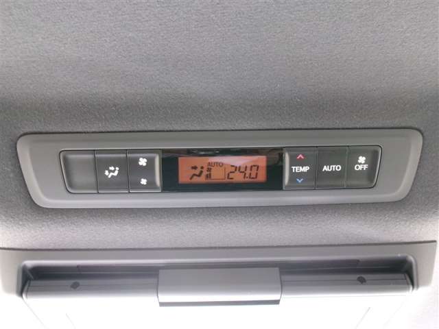 Toyota Voxy 8