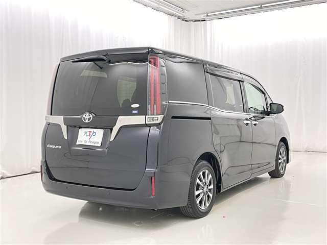 Toyota Esquire 6